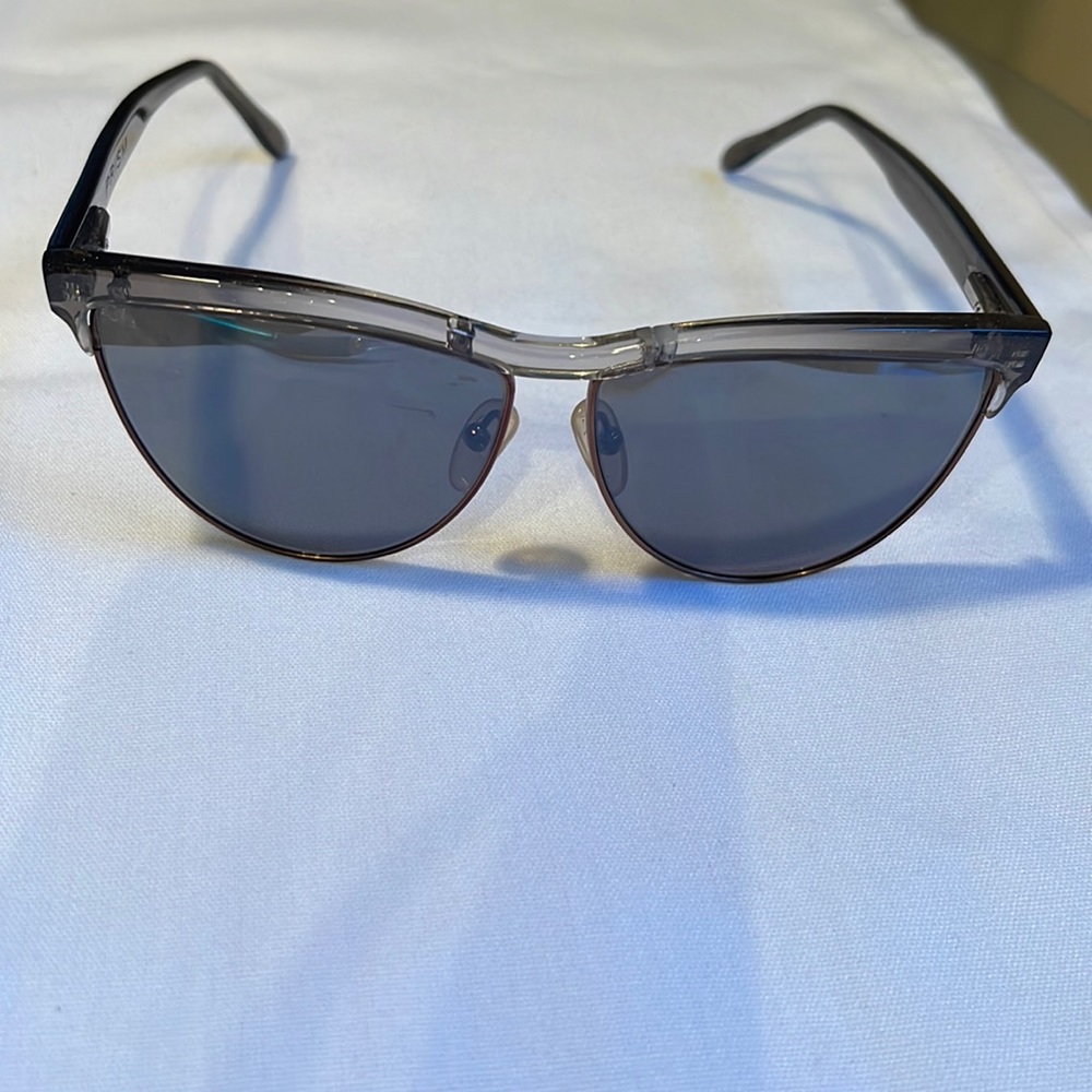 PRISM BUENOS AIRES Lovingly handcrafted in Italy. Women’s gorgeous sunglasses